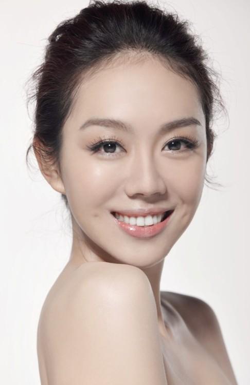 班级吃瓜姜妍,吃瓜姜妍的校园传奇