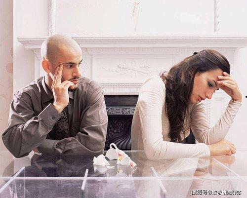 吃瓜夫妻故事简介,吃瓜夫妻的甜蜜生活揭秘