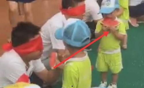 亲子吃瓜互动瞬间,一起吃瓜的温馨时光