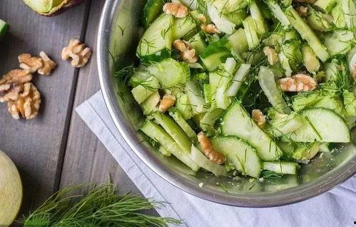 吃瓜吃的又大又多的成语,揭秘“吃瓜吃的又大又多”的成语传奇