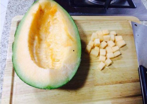 月子吃的哈密瓜,月子期间哈密瓜的营养益处与食用指南