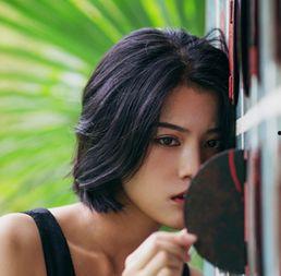 梦见女人给我吃瓜,瓜果飘香，神秘女子赠瓜之谜